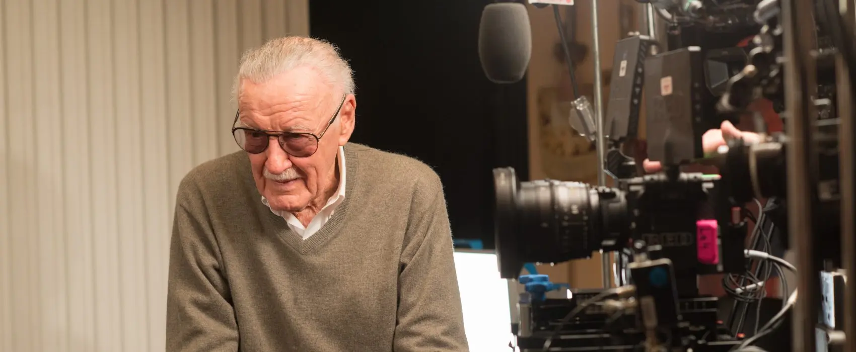 Stan Lee and Kevin Smith, panoramic interview frame