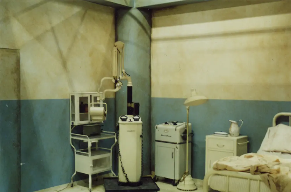 VR5 set design